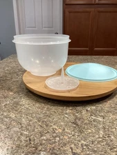 Tupperware 3 Piece Super Crisp-It Lettuce Keeper #1424 Sheer/mint lid, spike