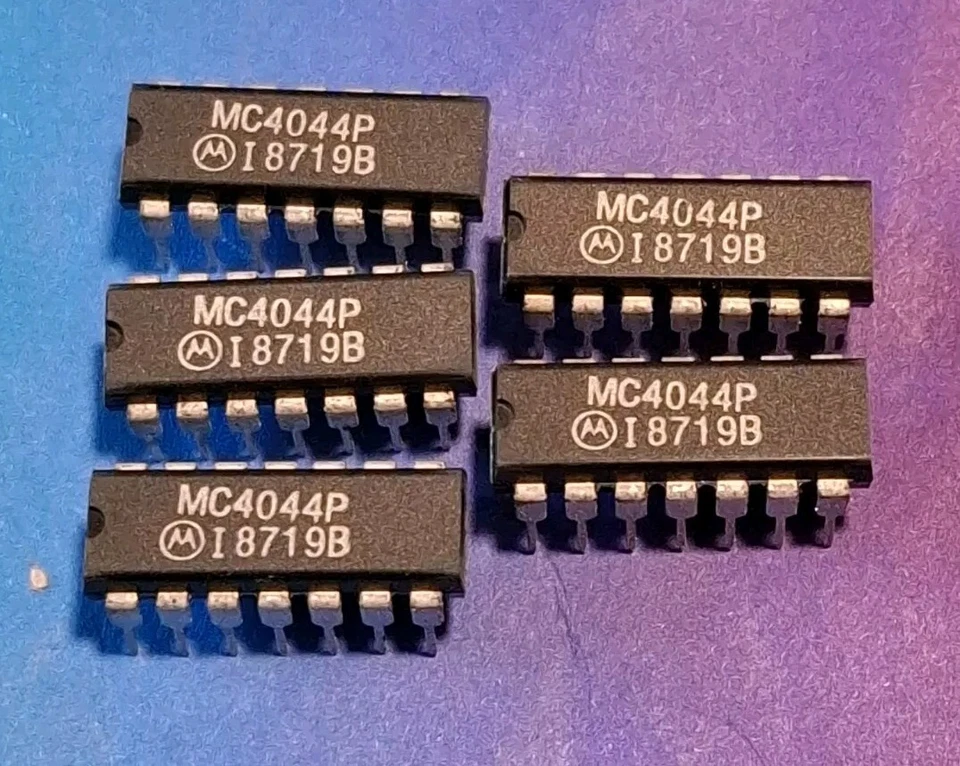 5 Stück  MC4044P MOTOROLA PHASE/FREQUENCY DETECTOR 14 Pin DIP - Bild 1 von 1