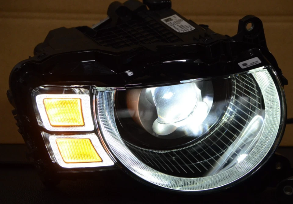 ¡Perfecto! ¡Genuino! Lámpara de faro de acento LED 20-25 Land Rover Defender derecha OEM Foto 2 de 4