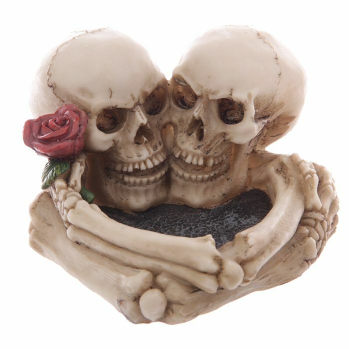 Gruesome Gothic Skull Lovers Ashtray