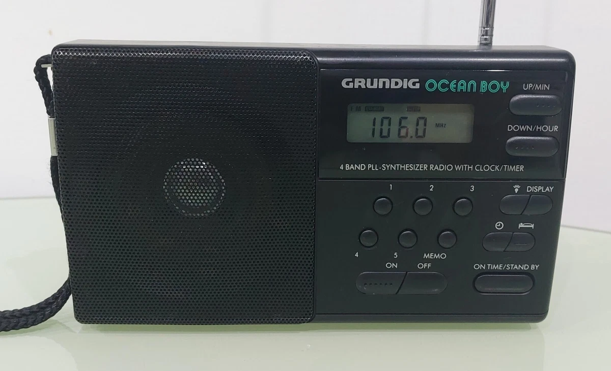 Grundig Clock Boy 500, radio transistor avec horloge et réveil, années 80