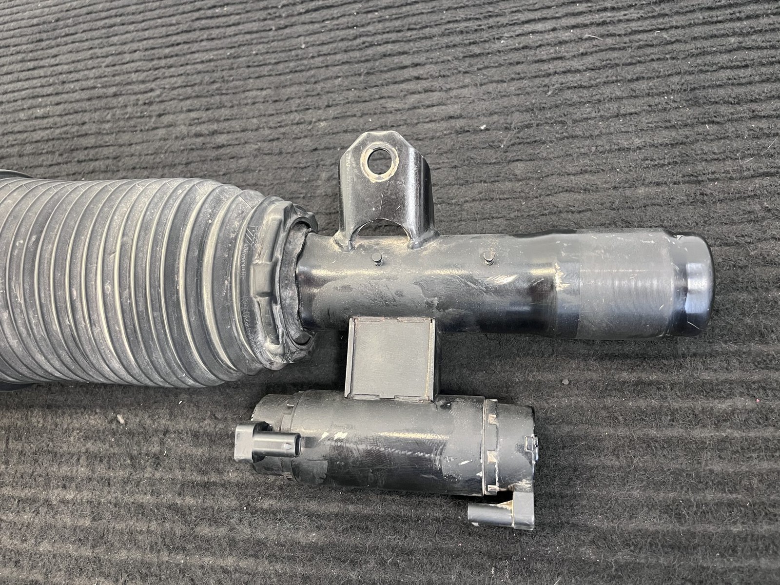 Rolls-Royce Cullinan 2019-2020 Front Left Air suspension strut P/N 37106878223