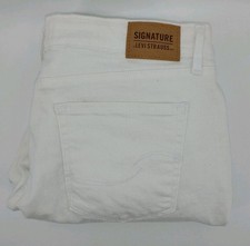 Levis Signature by Levi Strauss  Co. White Dove Mid-Rise Capris Size 12