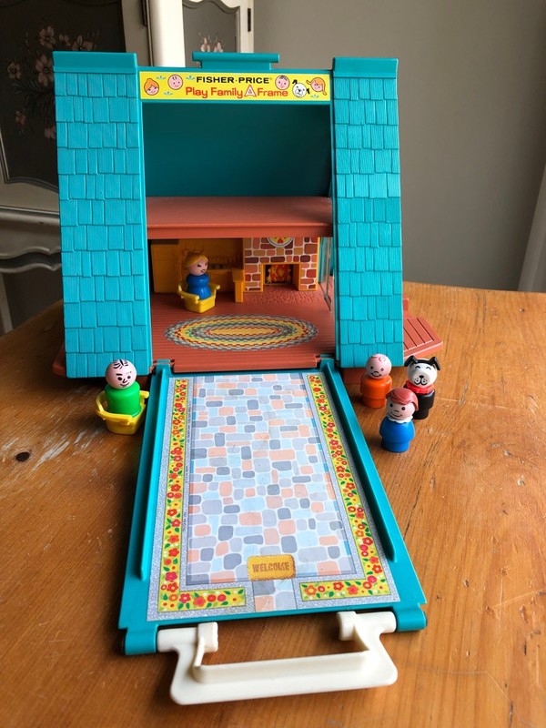 Vintage Fisher Price Little People Play Family A Frame House #990 People Chairs