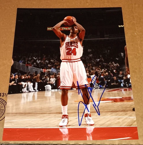 Tyrus Thomas Chicago Bulls SIGNED AUTOGRAPHED 8x10 Photo COA Basketball NBA
