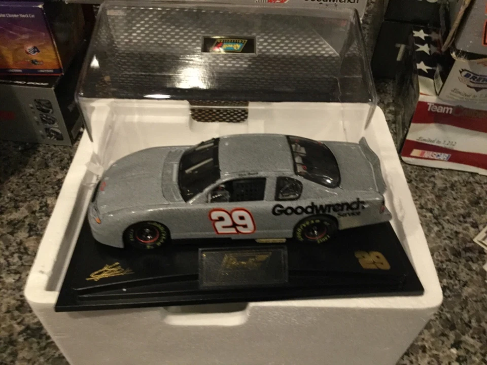 Тестовый автомобиль 1:24 Revell No29 Kevin Harvick '02 Monte Carlo (без секундомера) - Изображение 2 из 4