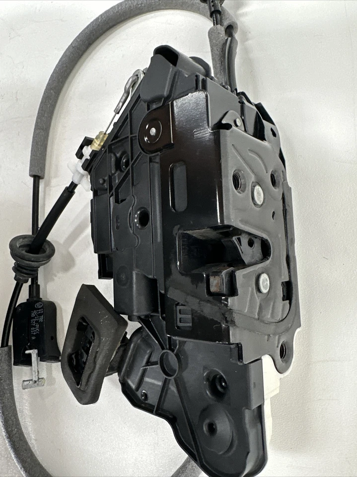 2011-16 Volkswagen Jetta Passat Beetle Left Driver Door Lock Actuator 5K1837015C - Image 4 of 4