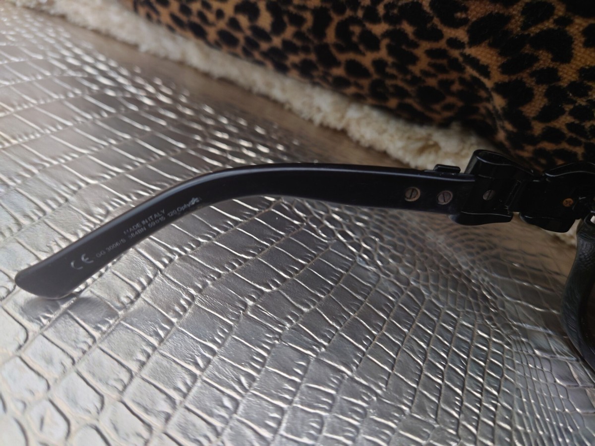 Pristine Black GUCCI Oversized Buckle Sunglasses Square  display picture 3