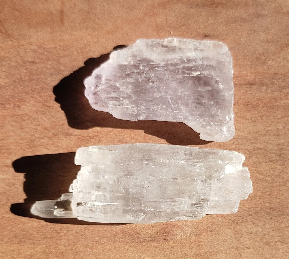 Kunzites brutes du Pakistan lot de 19 g. couleur rose et cristal, 2 gemmes - Immagine 2 di 4