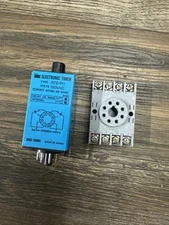 Idec RTE-P11 Electronic Timer 120 VAC 10 Amp 8 PIN Terminal  W Base