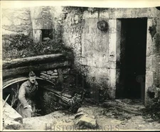 1946 Press Photo US soldier in bunker during World War I - pim07763
