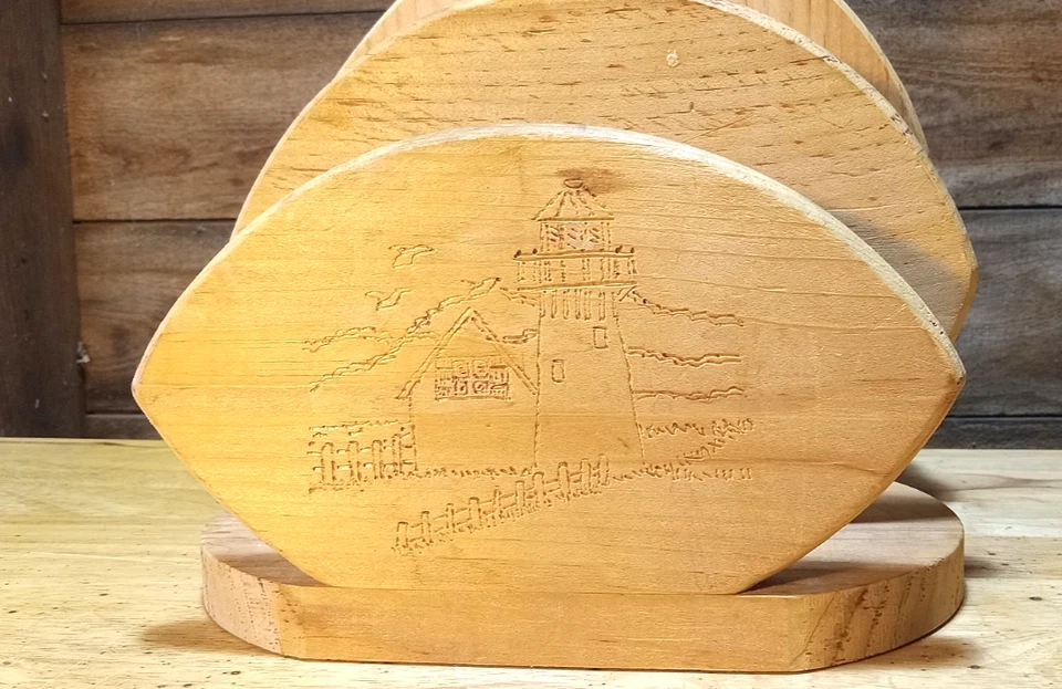 Estante porta placas de papel de bolsillo de pared de madera ilustrado faro vintage Foto 2 de 4