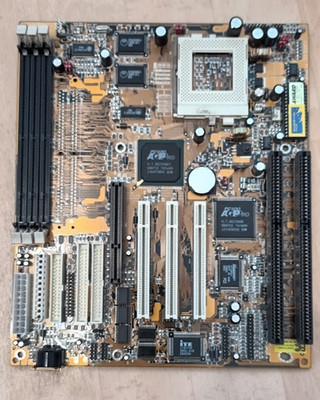 PCChips M577 Super Socket 7 ISA AGP Mainboard - USB Board fehlt