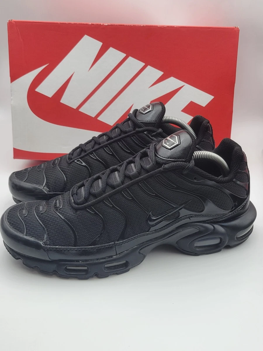Preços baixos em Nike Air Max Plus Low Triple Black | eBay