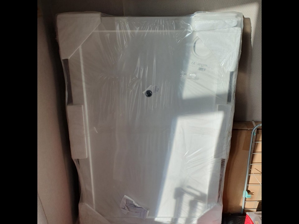 Twyford Pearlstone Retangular Shower tray and Geo sliding shower door