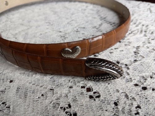 New Women's Beige Heart Genuine Leather size xsmall Belt w/silver tone hardware - Picture 4 of 5