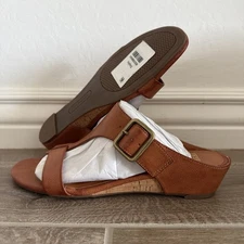 Frye and Co. Women's Morgan Stud Flat Sandals, 9M Light Tan New No box