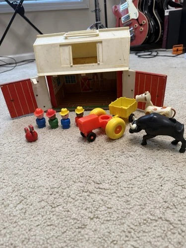 Vintage 1970's Fisher Price Play Family Farm barn Little People play set #915