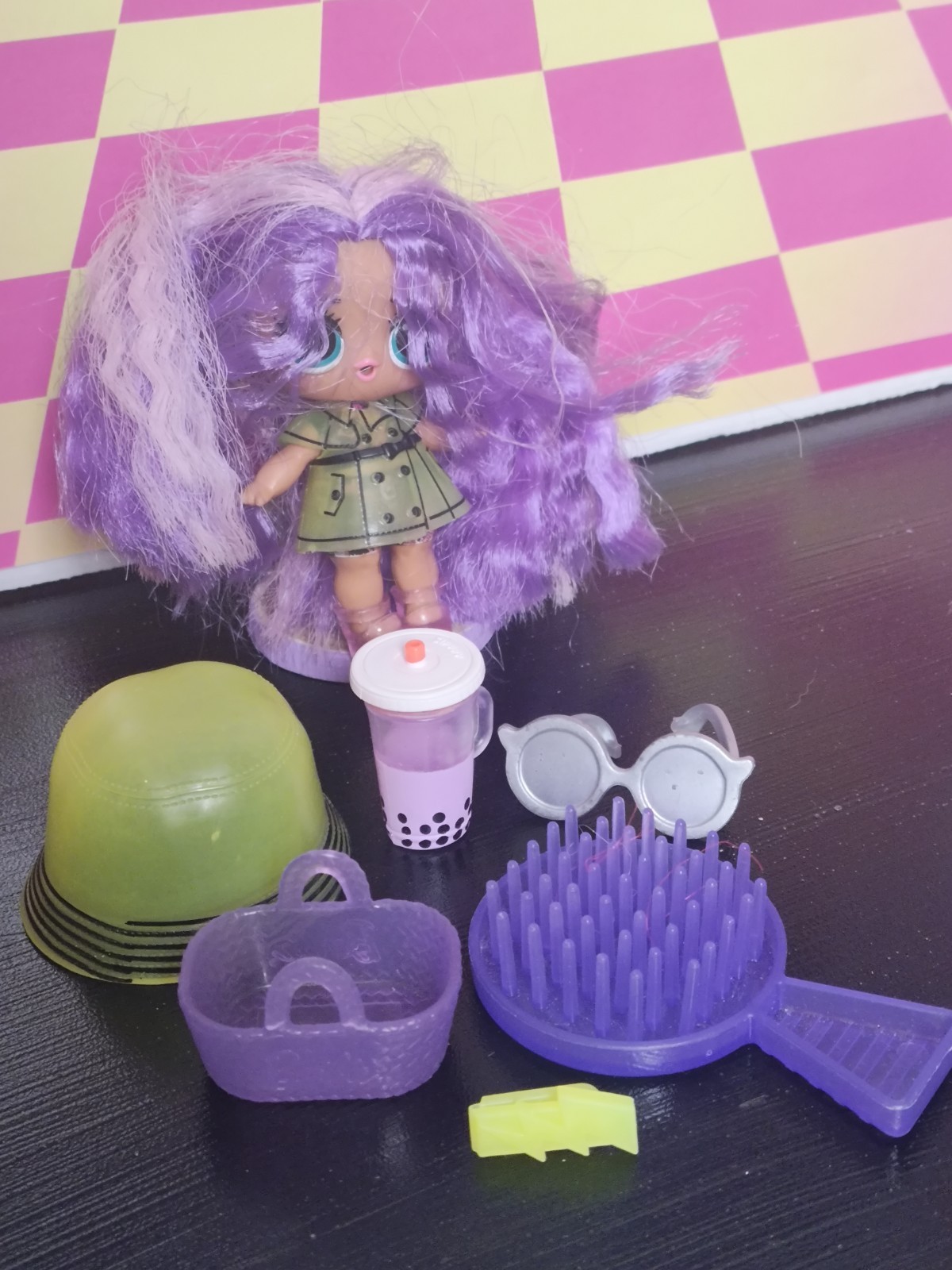 Lol Dolls Tot Lot Of 8 Rain Qt Stand And Accessories
