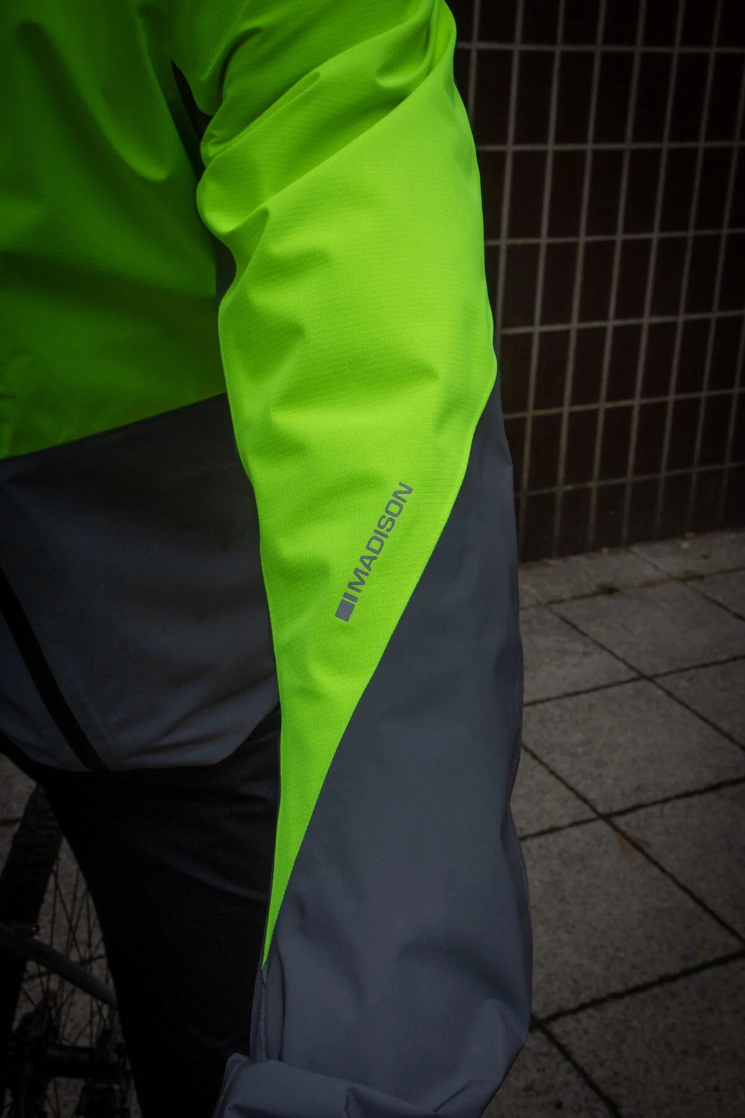 Giacca da ciclismo Madison Stellar impermeabile gialla foto 6