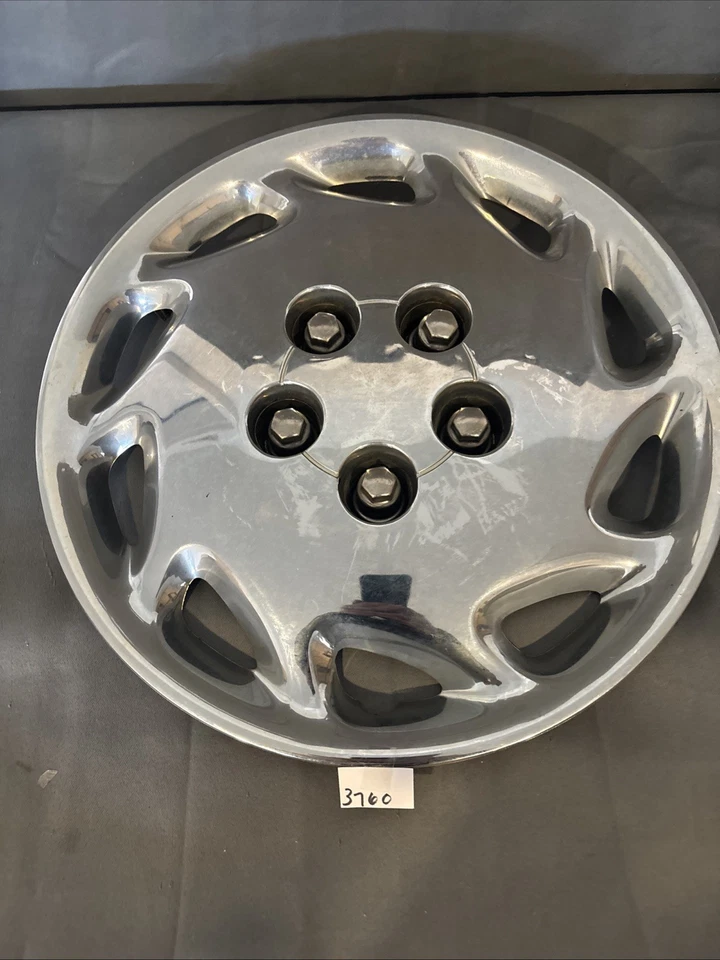 '97-'99 OLDSMOBILE CUTLASS SUPREME, TAPACUBOS USADO 15", CROMO, 10 RADIOS, 4126 Foto 2 de 4