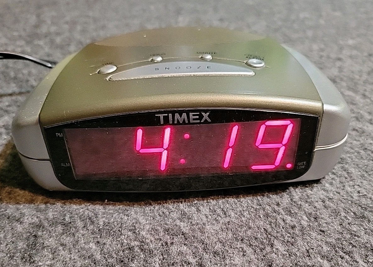 Timex T109S Extra Loud Digital Alarm Clock Plug In Battery Backup • TESTED!!