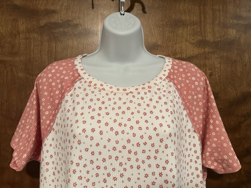 E Luna Short Sleeve Henley Swing Top Womens S Ivory & Pink Floral Knit EUC - Picture 9 of 16