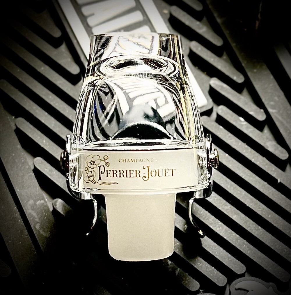 PERRIER JOUET CHAMPAGNE BOTTLE STOPPER/ BOUCHON/ FIZZ SAVER MADE IN ITALY **NEW!