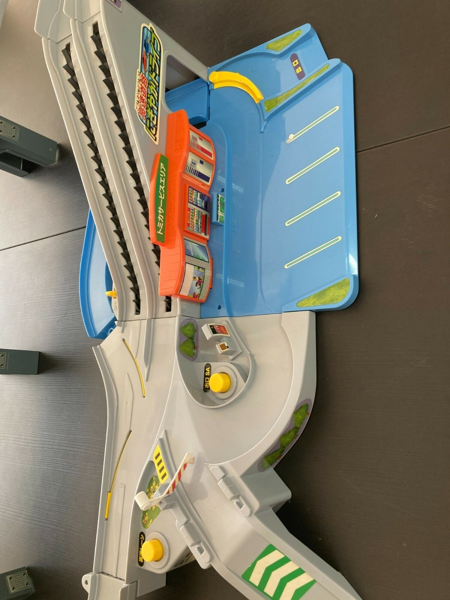 Takara Tomy Tomica World Busy Bustling Highway Drive Toy Car