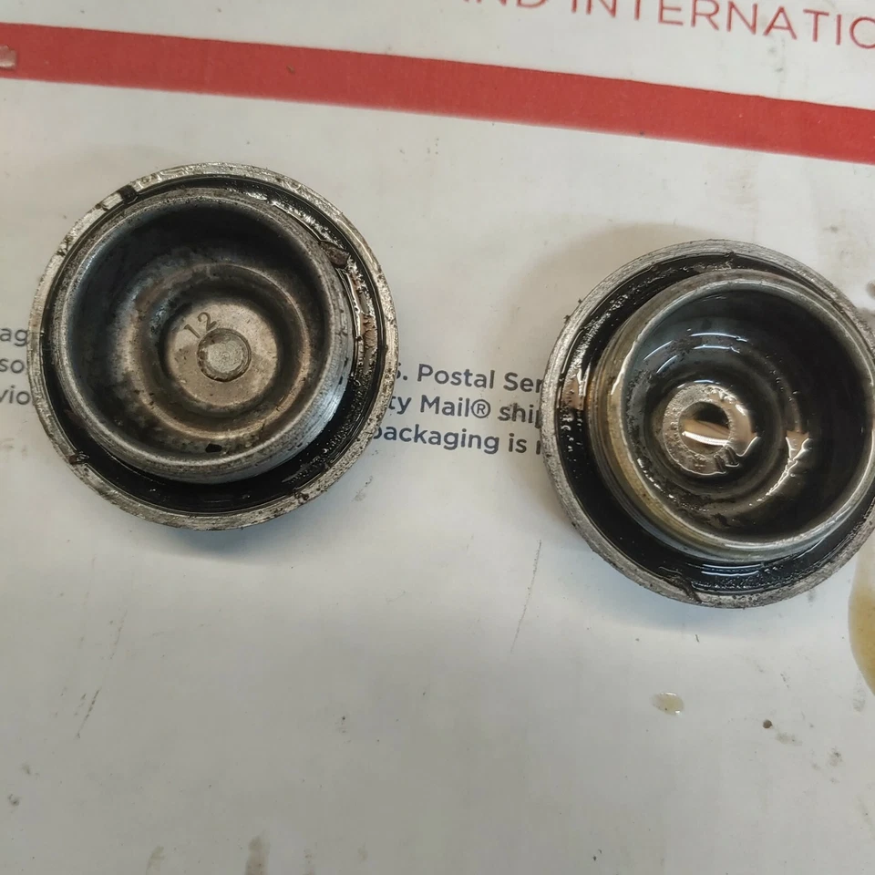 Honda CT90 1967 cubiertas de tapón de válvula Foto 2 de 2