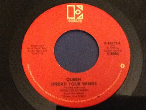 45 QUEEN~crazy little thing called love/spread your wings ELEKTRA 1978~ (45) Vg+ - Picture 3 of 3