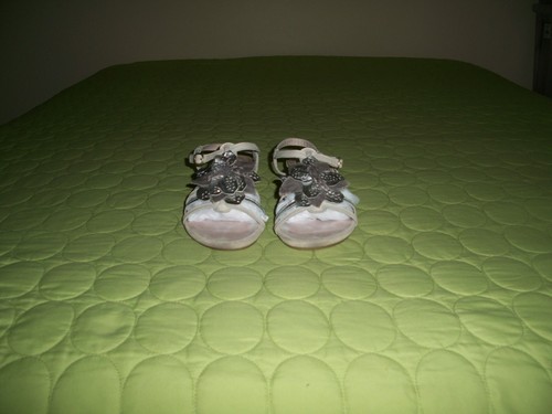 Hispanitas Vintage 2012 White Sandals with Flower - Picture 3 of 17