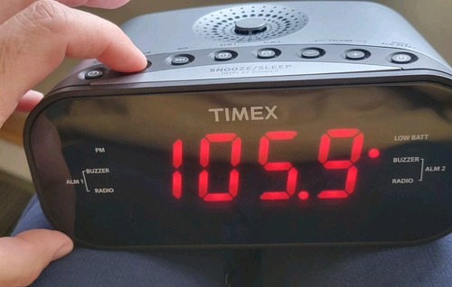 TIMEX AM/FM DualAlarm Clock Radio T231Y & Play Music From Smart Phone Gray Aux - Picture 6 of 12