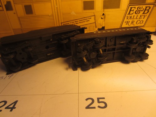 HO trains; Two nice coal tenders, one sloap back - Picture 4 of 4