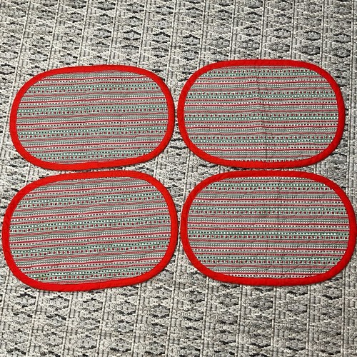 Set of 4 VTG Reversible Quilted Christmas Place Mats Poinsettias 90’s Handmade - Picture 2 of 4