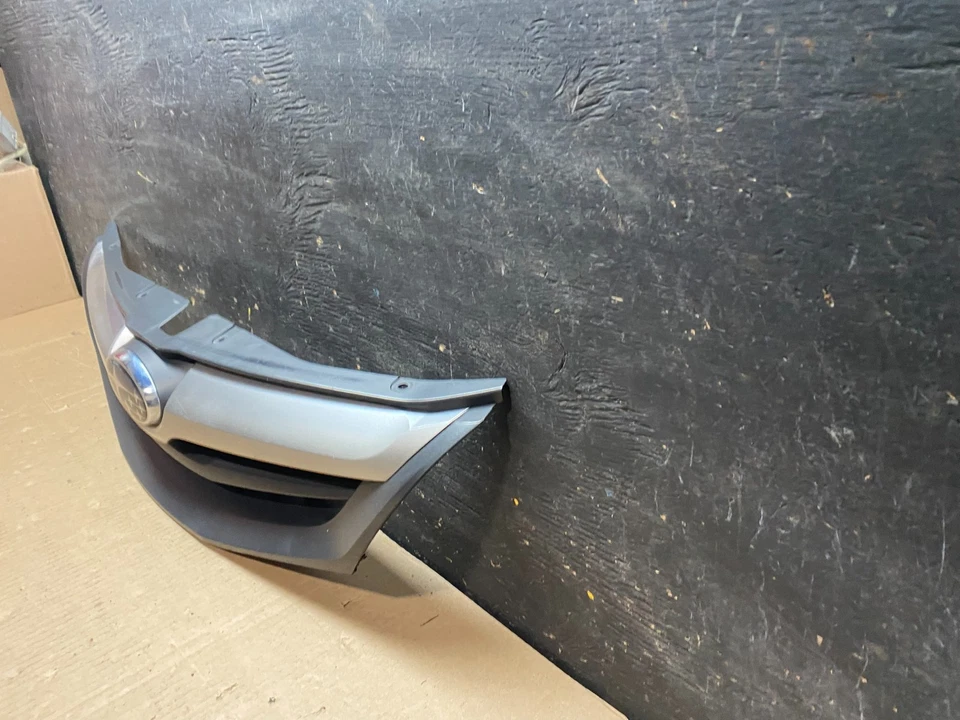 Решетка передняя верхняя для седана Subaru Impreza 2008–2011 годов выпуска U0109 DG - Изображение 2 из 4