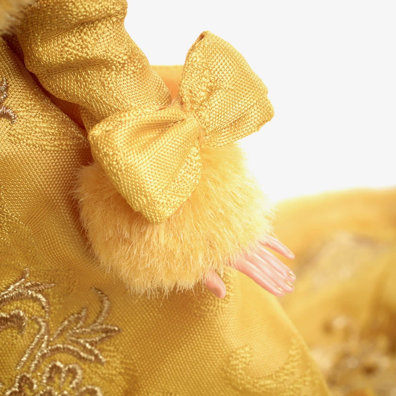 Куклы Barbie Platinum Label Guo Pei Silkstone Doll Golden Gown Rhianna Dress HBX99 — фото 7