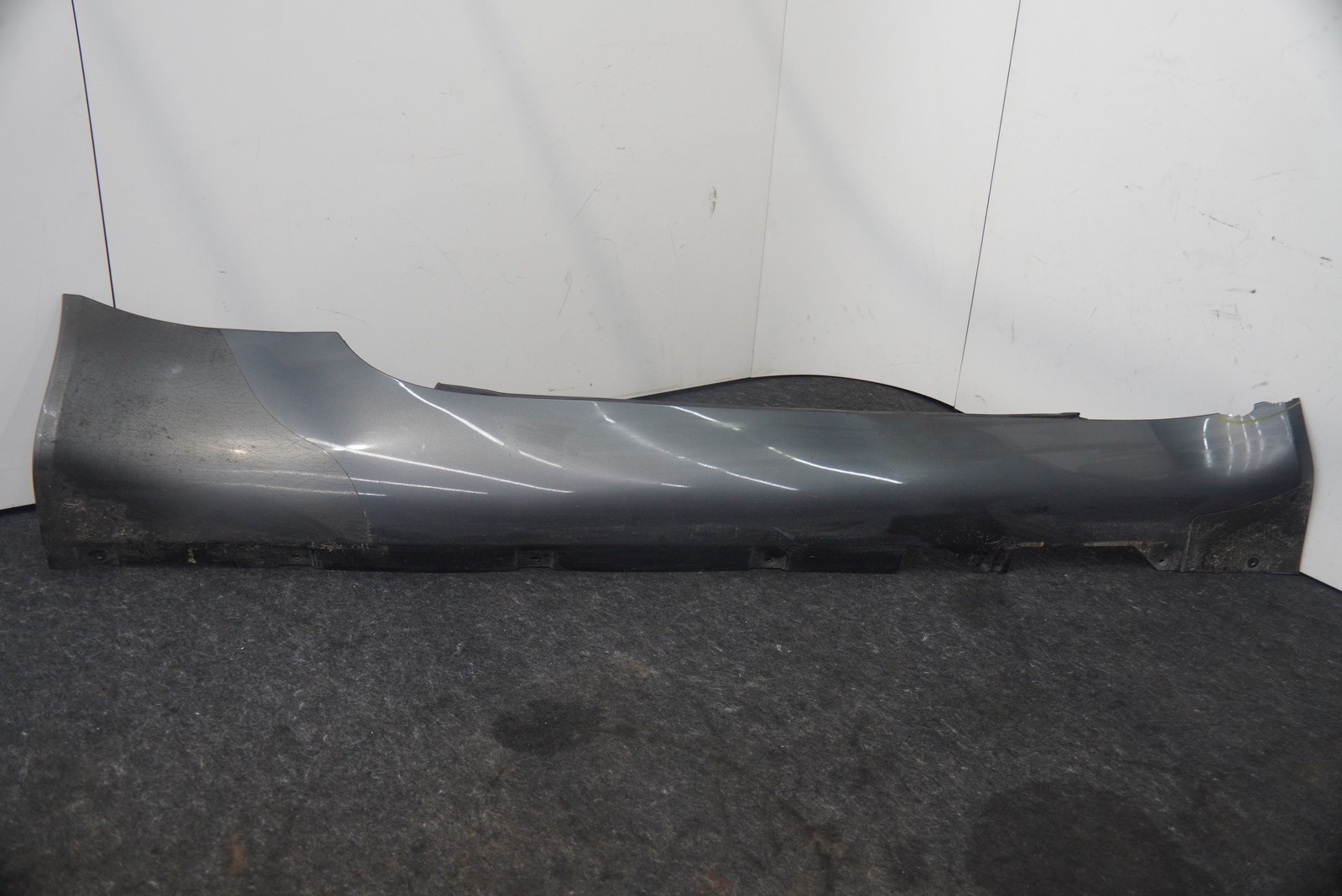 Right Rocker Panel Side Skirt 6G33-10608-AJ Aston Martin V8 Vantage 2008 *Note*