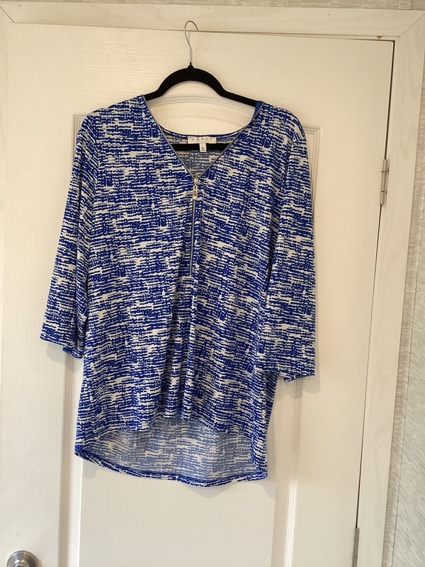 Chaus New York Abstract Blue White Jersey Zip Neck Blouse XL EUC 