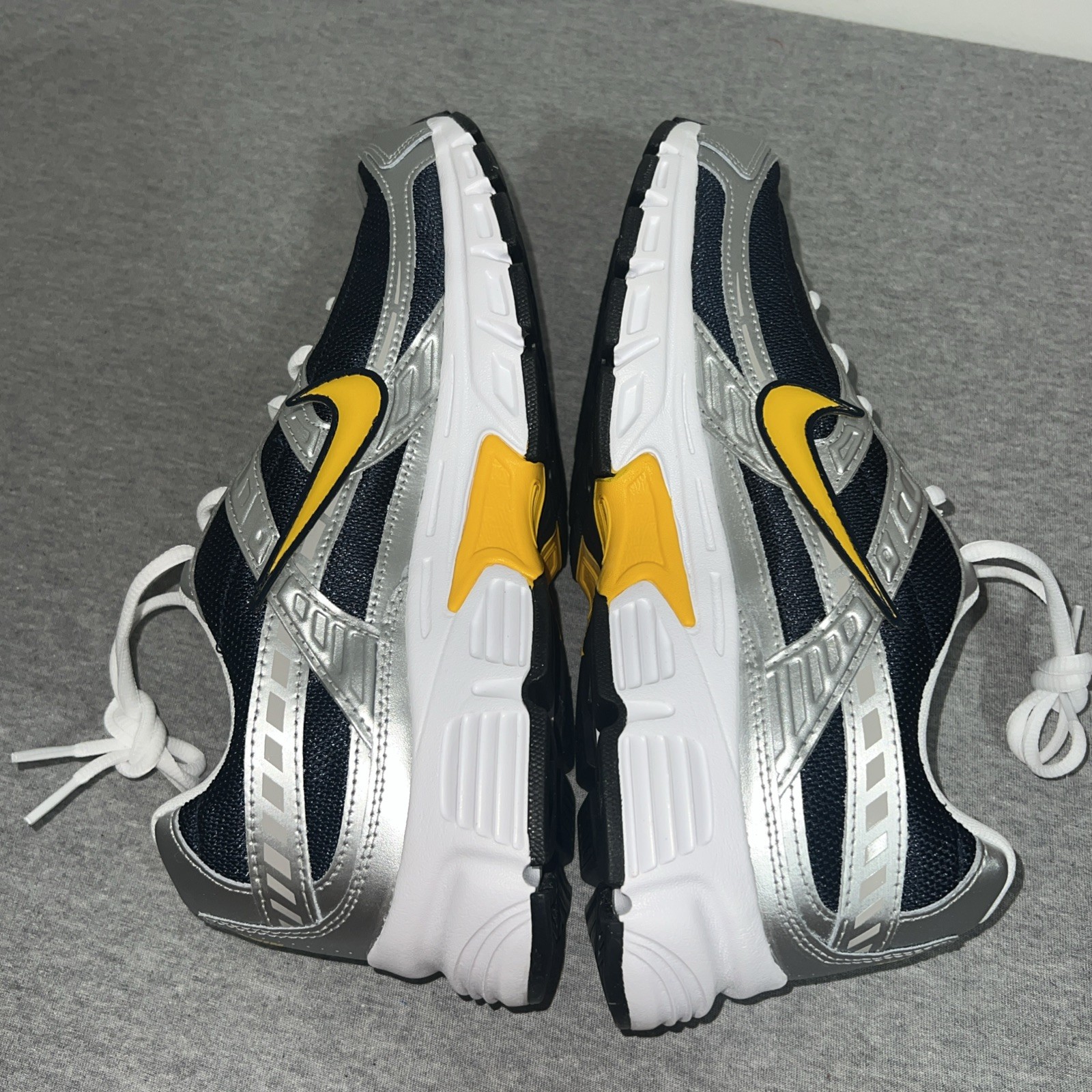 Nike Initiator Trk3 IB4467-451 Mens Sz 11 Shoes Obsidian/TM Gold