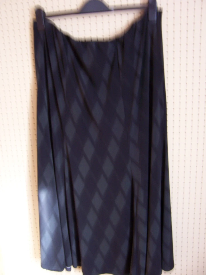 Lovely Black/ Grey Midi Skirt By Wardrobe .would Fit 16 To 20 Stretch Waist. - Image 2 of 4