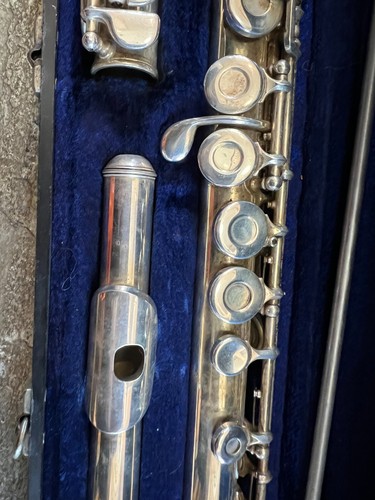 Armstrong 104 flute with hard case. Made in USA - Picture 2 of 7
