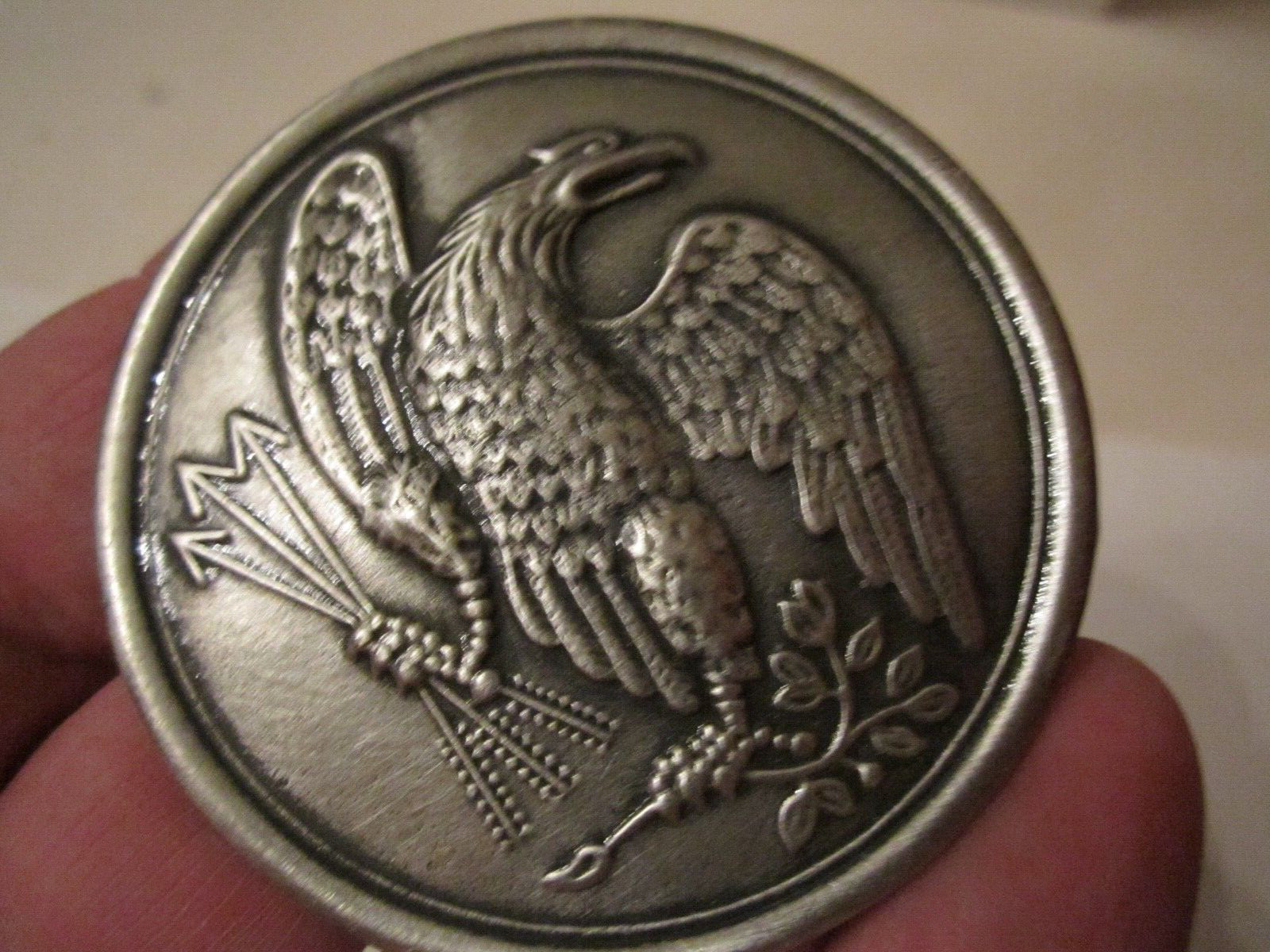 VINTAGE EAGLE HOLDING ARROWS BELT BUCKLE ROUND BUCK… Gem