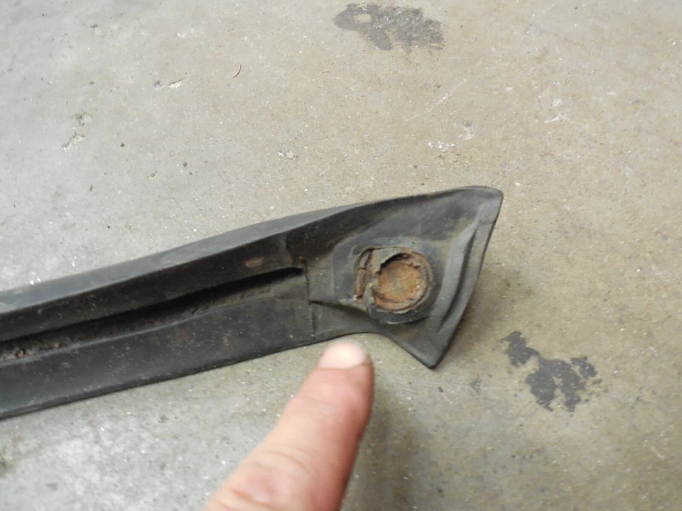 Mercedes Benz 450SL 450SLC R107 Rear Euro Style Skinny Bumper Rubber Strip Trim - Image 2 of 4