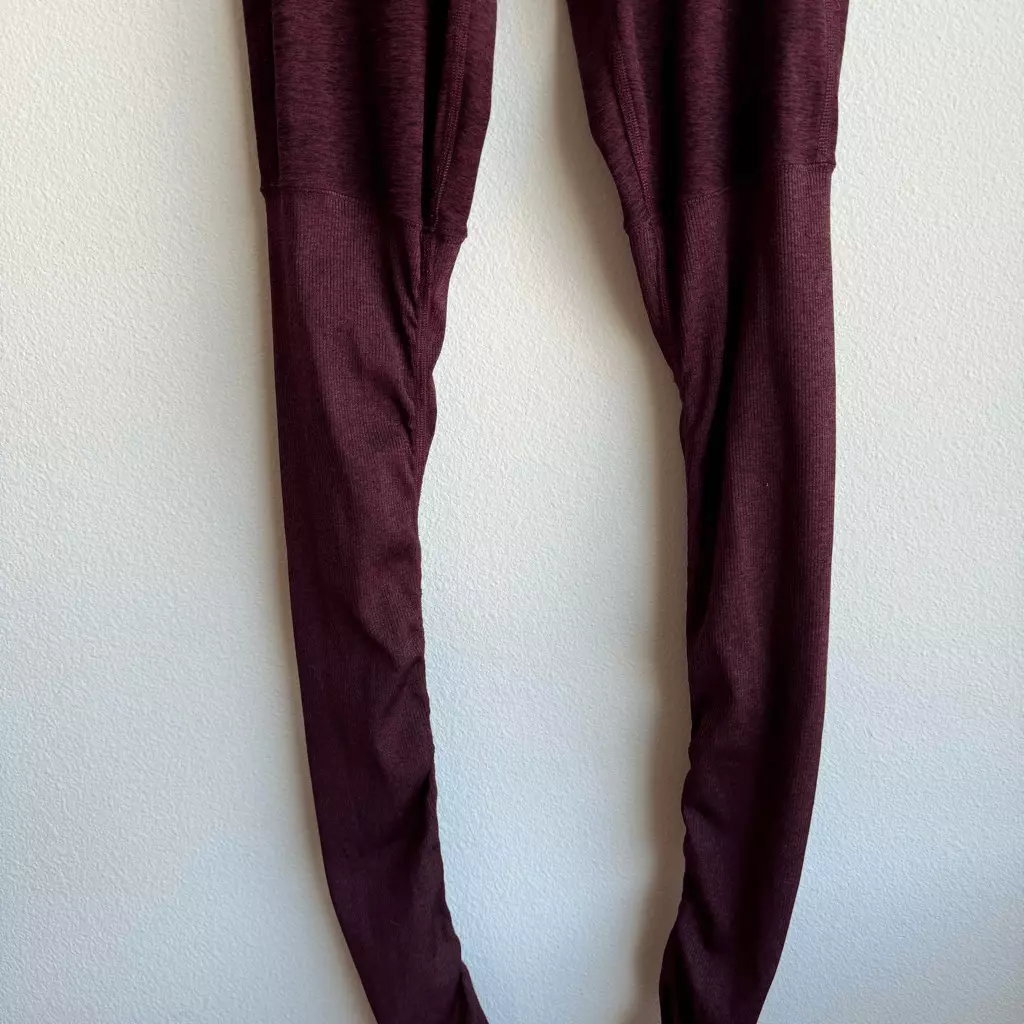 alo-yoga goddess maroon burgundy ruched leg soft logo leggings