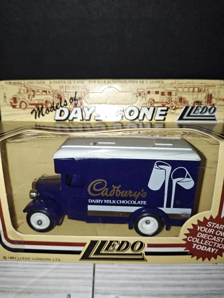 Camión de reparto Lledo Days Gone Dennis Cadbury's Dairy chocolate juguete de colección Foto 4 de 4