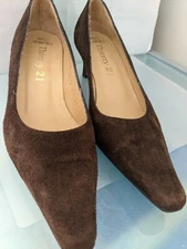 PAGO HERRERO SUEDE SHOES SIZE 37 MADE IN SPAIN ONE HEEL TOP NEEDS REPLACEMENT