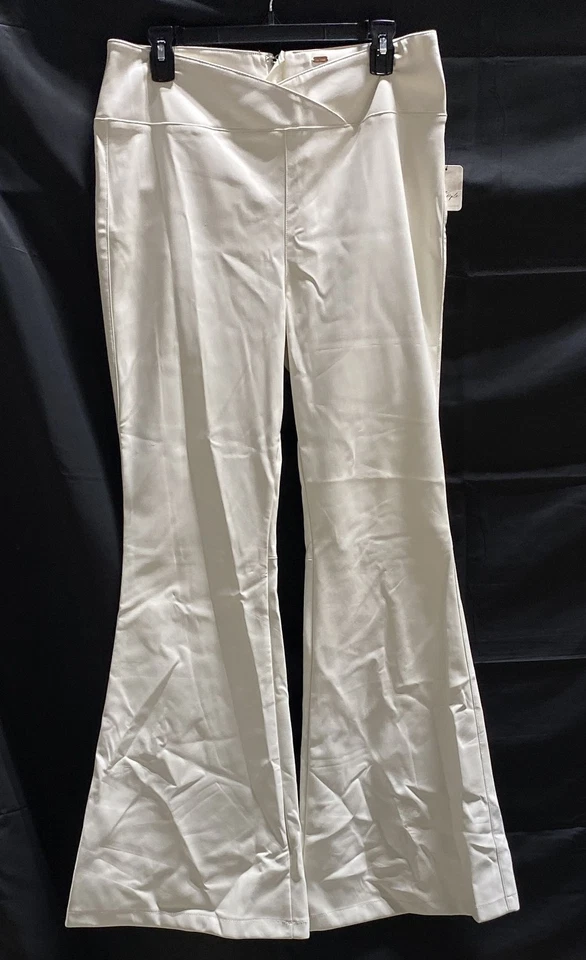 Pantalones acampanados veganos Free People nuevos con etiquetas marfil imitación cuero tiro alto para mujer 32 Foto 2 de 4