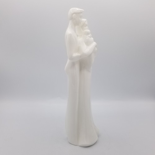 Royal Doulton IMAGES Figurine Family Sculpture HN4645 Hand Made Bone China 2004 - Picture 8 of 11
