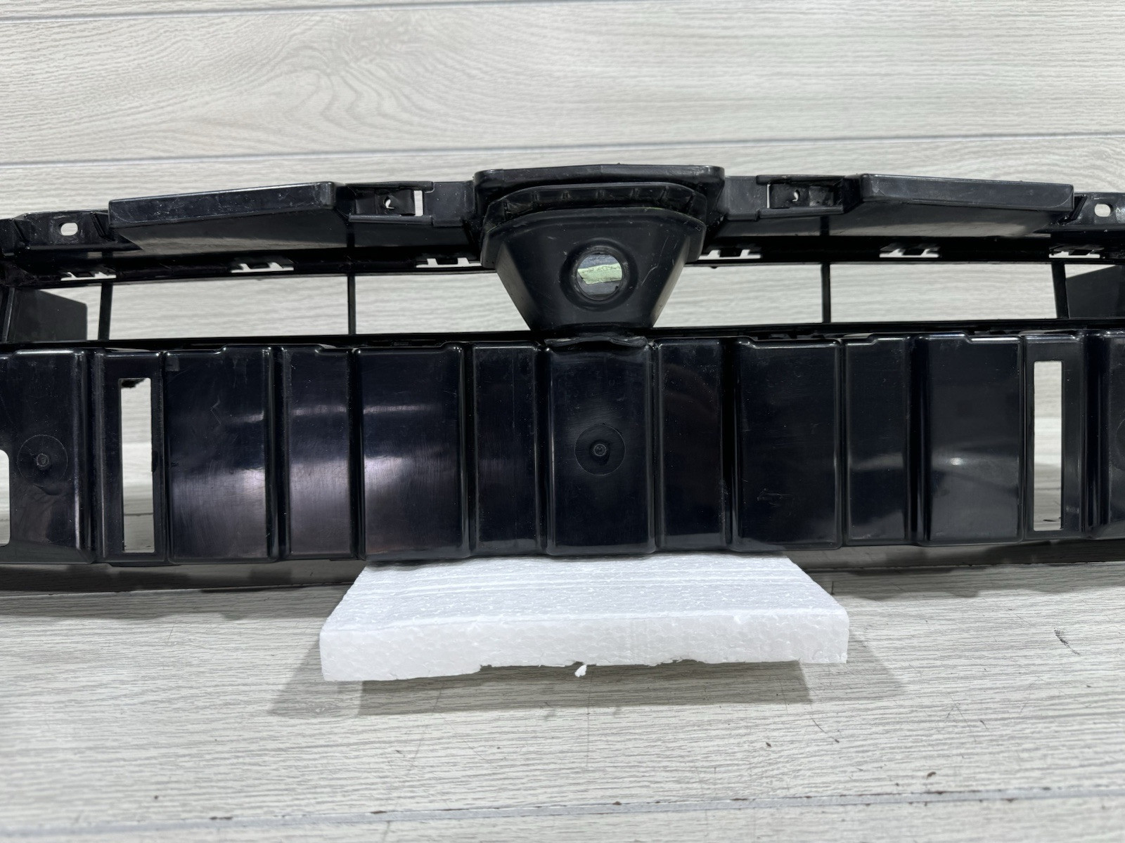2019-2022 Lamborghini Urus Front Bumper Lower Support Bracket Grille Center